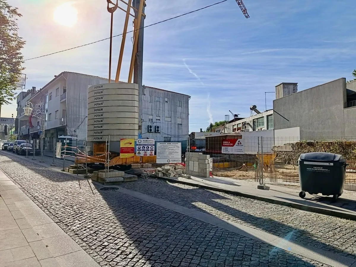 Obra de empreendimento residencial em Paços de Ferreira